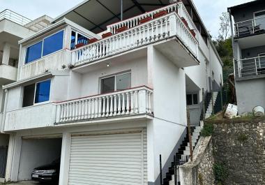 Big 4 store house mini hotel in Uteha with sea view