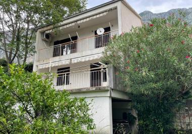 2 storey house in Kotor, Dobrota with sea view and parking