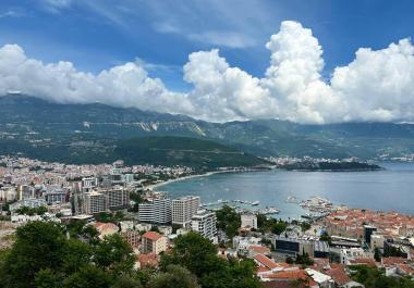 Sea-view apartment 42 m2 in Budva, furnished next to the beaches