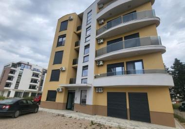 New-build 2-room apartment 42 m2 with parking in Ulcinj