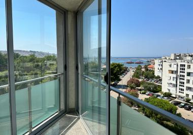 Sea view 3 bedrooms apartment in Bar, 200 m to beach and embankment