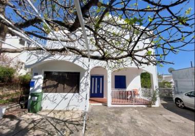 Spacious 4-bedroom house Sutomore, sea proximity