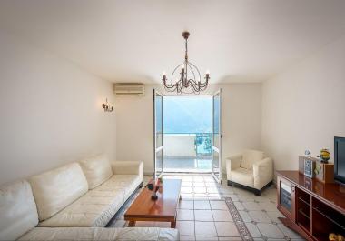 Panoramic sea-view apartment 97 m2 in beautiful Dobrota, Kotor