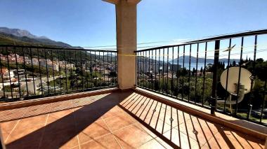 Seaview two bedrooms apartment 111m2 in Igalo with terraces steps from the beach