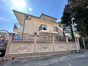 300 m2 tri-level mini-hotel in Herceg Novi for sale