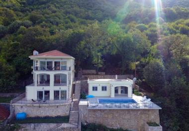 Exclusive beachfront villa in Kostanjica with 4 aparts: mini hotel with a beach