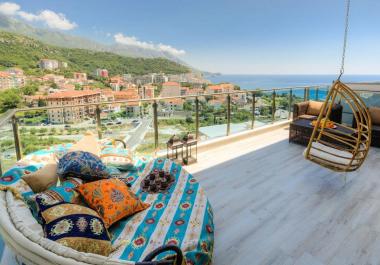 Stunning sea view 102 m2 penthouse in Bečići with spacious terrace next to sea