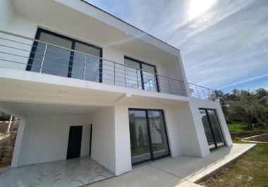 Modern house in Bar, Bartula with a well-maintained Plot