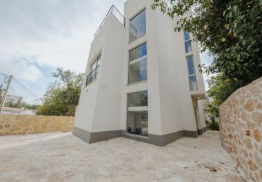 Luxurious new house with pool and sea views in Utjeha