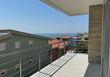 Sea view terrace 75 m2 apartment in Bar with garage