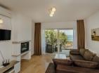 Seaside serenity: modern 2-bedroom 96m2 apartment in Kamenari with sea view