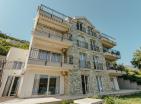 Seaside serenity: modern 2-bedroom 96m2 apartment in Kamenari with sea view