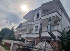 Mini hotel in Ulcinj, 3-story villa with pool for 7 apartments 400m to the beach