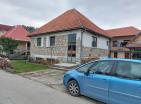 Renovation potential, prime location house in Kolašin