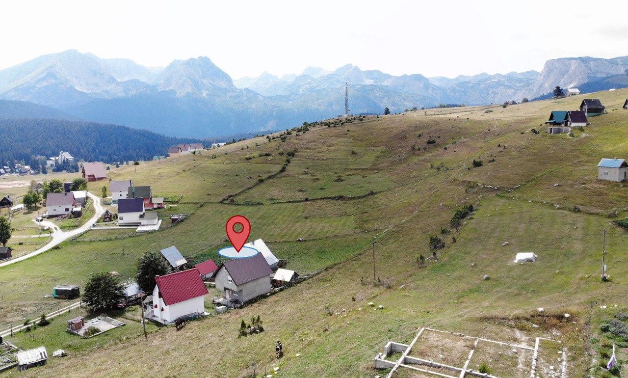 2 urbanized 900 m2 land plot in Pitomine, Žabljak for mini-hotel