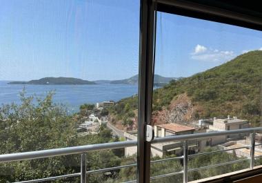 Sea view two bedrooms 87 m2 apartment with parking and terrace