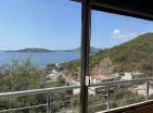 Sea view two bedrooms 87 m2 apartment with parking and terrace