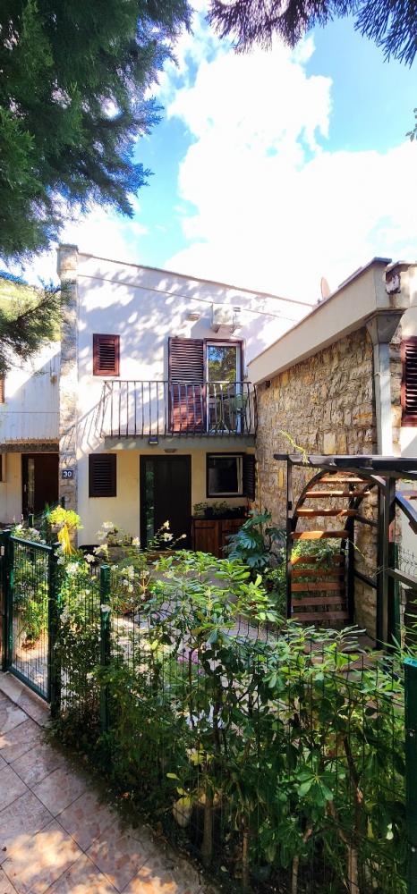 Charming renovated 100 m2 townhouse in Petrovac near beach