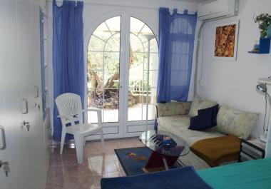 Charming 40 m2 Apartment with Private Yard 40 m2 near Sveti Stefan