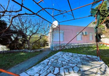 One floor 50 m2 house in Bar with two bebrooms and sea panorama