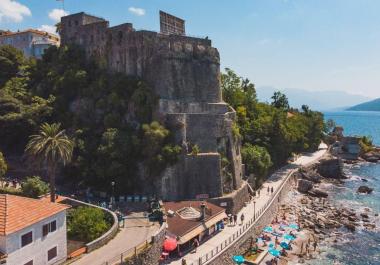 Two floors stone 65 m2 house in historic part of Herceg Novi with fireplace