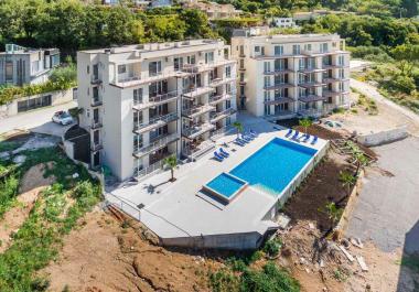 New luxurious sea view 62 m2 flat with pool in Seoca, Budva