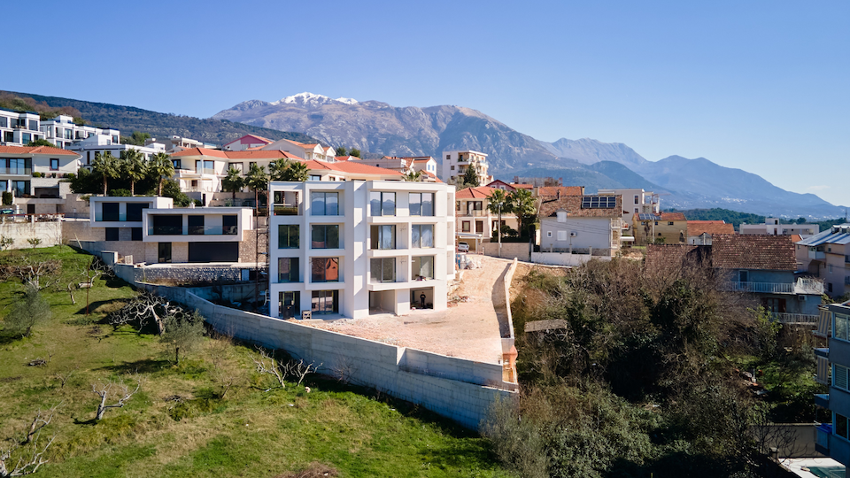 Luxury sea-view studio apartment in Tivat for sale