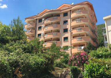 Big flat in Petrovac with 3 rooms in 150 meters far from the beach