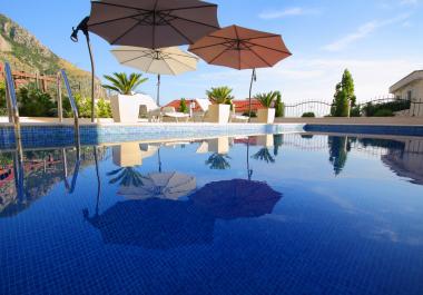 Villa on a slope with a gorgeous panoramic view 400 m from the sea