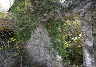 Plot with six ruins for sale in Glavati