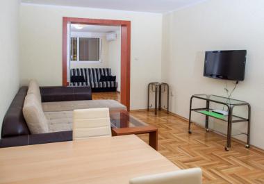 Flat with terrace in a quiet place for renting business